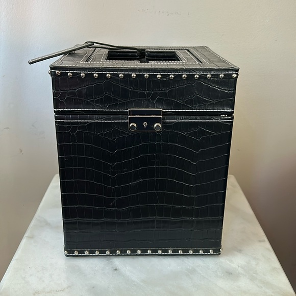 M•A•C Cosmetics, vintage Train Case with mirror - Picture 1 of 9